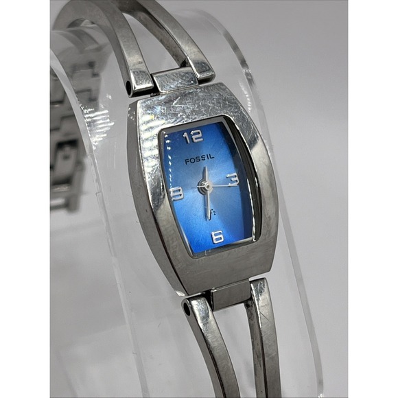 Fossil F2 Women's Watch 17mm Case Blue Dial Silver Band ES-9609 New Battery - Picture 1 of 8